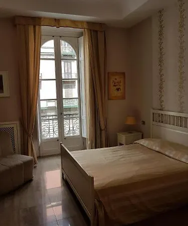Nocleg ze śniadaniem Sanfelice Centro Storico 3*